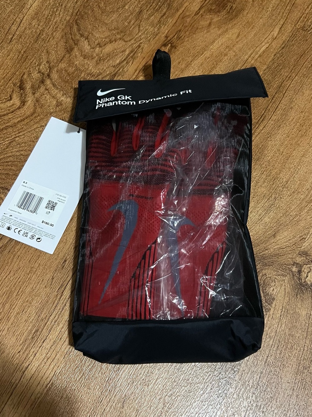 Nike Phantom Dynamic Fit Soccer Goalkeeper Gloves